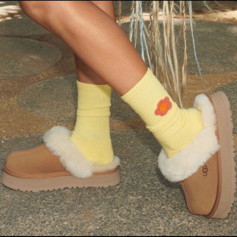 NWOT Reposhing UGG Platform Uggs